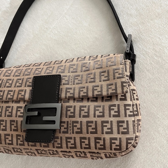✨SOLD✨FENDI  ZUCCHINO BAGUETTE - Picture 6 of 14